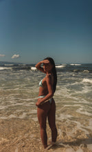 Laad de afbeelding in de Gallery-viewer, Top Pua-Valley Ana
