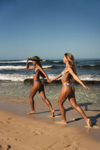 Laad de afbeelding in de Gallery-viewer, Image 11: Wednesday In Hawaii By Rio De Sol Top Top Pacifica Ana
