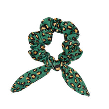 Laad de afbeelding in de Gallery-viewer, Roar-groene scrunchie
