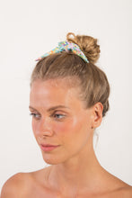 Laad de afbeelding in de Gallery-viewer, Tiny Garden Scrunchie
